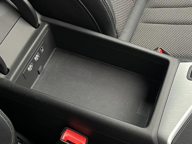 A4 2.0TFSIクワトロスポーツ Sライン マトリクスLED 黒半革 carplay ACC 360カメラ アシスタンスP ラグジュアリーP Sアシスト 前後Cセンサー 前席シートH 純正MMIナビ フルセグ 社外デジタルインナーM(26枚目)