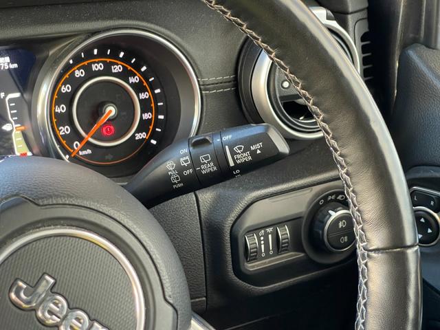 ジープ・ラングラーアンリミテッド サハラ ユーザー買取 BRUT 2SET ブロックタイヤ 純正AWあり 純正メモリナビ Bカメラ カープレイ ACC BSA BT LEDヘッドライト 黒革 シートヒーター スペアk 保証書(9枚目)