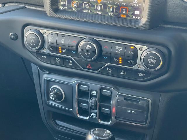 ジープ・ラングラーアンリミテッド サハラ ユーザー買取 BRUT 2SET ブロックタイヤ 純正AWあり 純正メモリナビ Bカメラ カープレイ ACC BSA BT LEDヘッドライト 黒革 シートヒーター スペアk 保証書(16枚目)