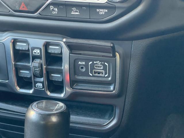 ジープ・ラングラーアンリミテッド サハラ ユーザー買取 BRUT 2SET ブロックタイヤ 純正AWあり 純正メモリナビ Bカメラ カープレイ ACC BSA BT LEDヘッドライト 黒革 シートヒーター スペアk 保証書(17枚目)