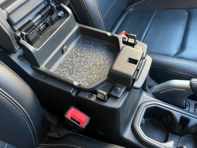 ジープ・ラングラーアンリミテッド サハラ ユーザー買取 BRUT 2SET ブロックタイヤ 純正AWあり 純正メモリナビ Bカメラ カープレイ ACC BSA BT LEDヘッドライト 黒革 シートヒーター スペアk 保証書(20枚目)