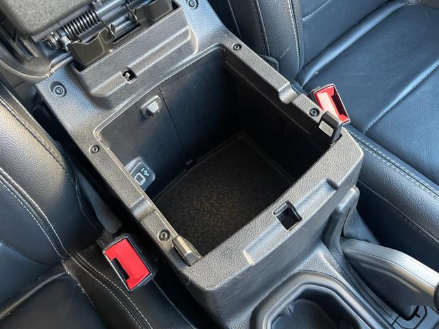 ジープ・ラングラーアンリミテッド サハラ ユーザー買取 BRUT 2SET ブロックタイヤ 純正AWあり 純正メモリナビ Bカメラ カープレイ ACC BSA BT LEDヘッドライト 黒革 シートヒーター スペアk 保証書(21枚目)