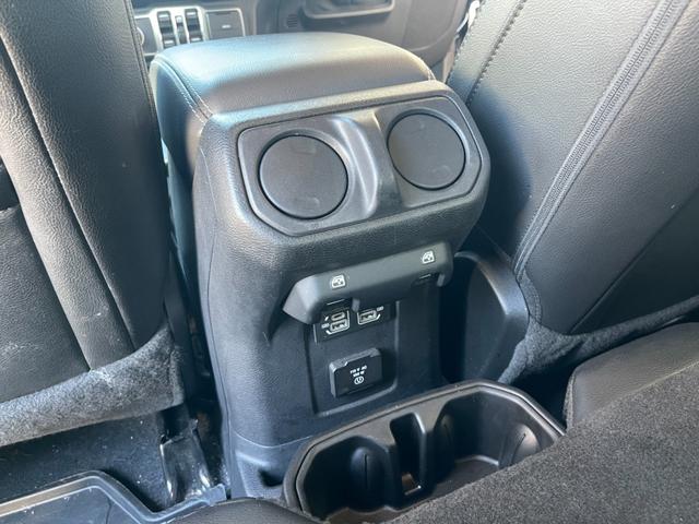 ジープ・ラングラーアンリミテッド サハラ ユーザー買取 BRUT 2SET ブロックタイヤ 純正AWあり 純正メモリナビ Bカメラ カープレイ ACC BSA BT LEDヘッドライト 黒革 シートヒーター スペアk 保証書(26枚目)