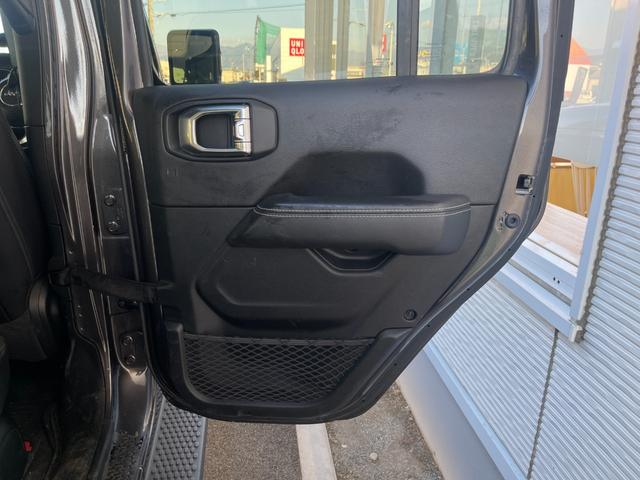 ジープ・ラングラーアンリミテッド サハラ ユーザー買取 BRUT 2SET ブロックタイヤ 純正AWあり 純正メモリナビ Bカメラ カープレイ ACC BSA BT LEDヘッドライト 黒革 シートヒーター スペアk 保証書(30枚目)