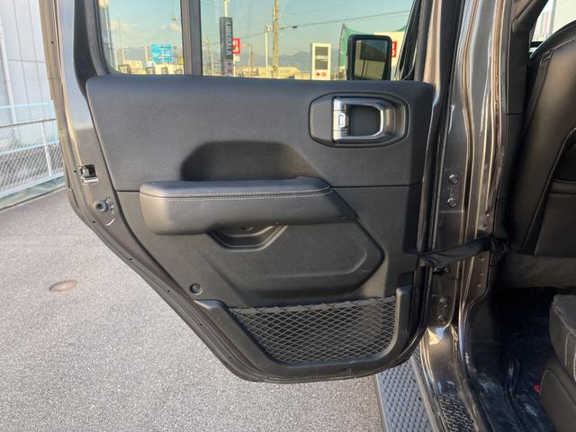 ジープ・ラングラーアンリミテッド サハラ ユーザー買取 BRUT 2SET ブロックタイヤ 純正AWあり 純正メモリナビ Bカメラ カープレイ ACC BSA BT LEDヘッドライト 黒革 シートヒーター スペアk 保証書(31枚目)