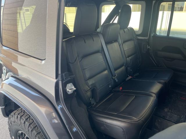 ジープ・ラングラーアンリミテッド サハラ ユーザー買取 BRUT 2SET ブロックタイヤ 純正AWあり 純正メモリナビ Bカメラ カープレイ ACC BSA BT LEDヘッドライト 黒革 シートヒーター スペアk 保証書(34枚目)