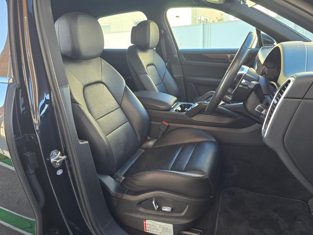 カイエン Ｓ　スポクロ　黒革　ＰＤＬＳ　ＰＡＳＭ　スパイダー２１ＡＷ　４ＺクライメントＣ　ＰＣＭナビ　ＡＣＣ　ＢＳＡ　ＬＫＡ　Ｐシート　シートＨ　３６０カメラ　カープレイ　前後ドラレコ　Ａハイビーム　Ｐバックドア（29枚目）