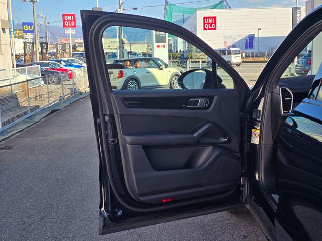 カイエン Ｓ　スポクロ　黒革　ＰＤＬＳ　ＰＡＳＭ　スパイダー２１ＡＷ　４ＺクライメントＣ　ＰＣＭナビ　ＡＣＣ　ＢＳＡ　ＬＫＡ　Ｐシート　シートＨ　３６０カメラ　カープレイ　前後ドラレコ　Ａハイビーム　Ｐバックドア（36枚目）