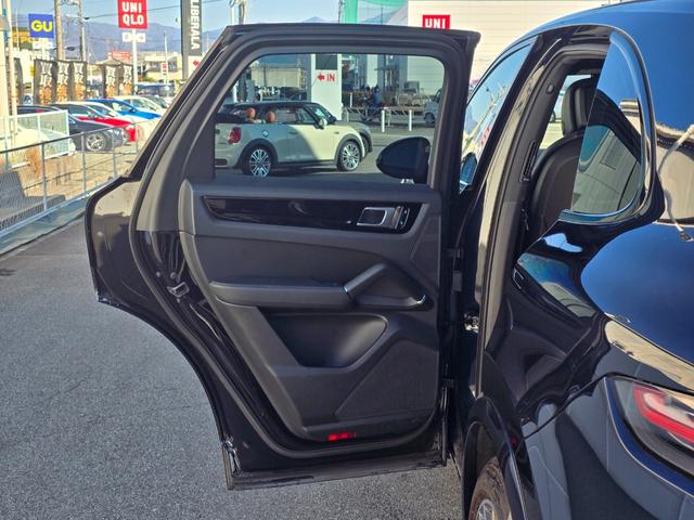 カイエン Ｓ　スポクロ　黒革　ＰＤＬＳ　ＰＡＳＭ　スパイダー２１ＡＷ　４ＺクライメントＣ　ＰＣＭナビ　ＡＣＣ　ＢＳＡ　ＬＫＡ　Ｐシート　シートＨ　３６０カメラ　カープレイ　前後ドラレコ　Ａハイビーム　Ｐバックドア（37枚目）