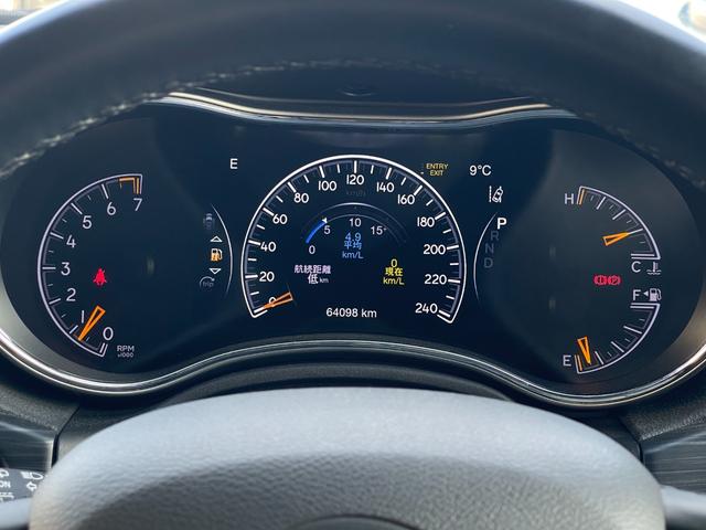 ジープ・グランドチェロキー リミテッド 後期 黒革 ACC 8.4UCナビ Bカメラ フルセグTV BT USB ステアリングH LKA BSA カープレイ HID Aライト シートH ベンチL エアサス Aブレーキアシスト 保証書(9枚目)