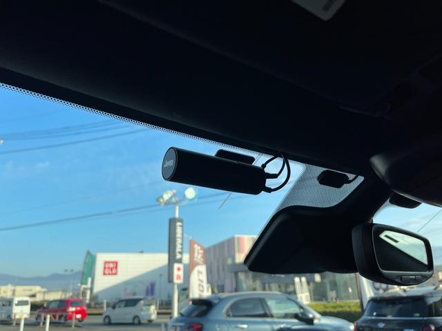 ジープ・グランドチェロキー リミテッド 後期 黒革 ACC 8.4UCナビ Bカメラ フルセグTV BT USB ステアリングH LKA BSA カープレイ HID Aライト シートH ベンチL エアサス Aブレーキアシスト 保証書(25枚目)