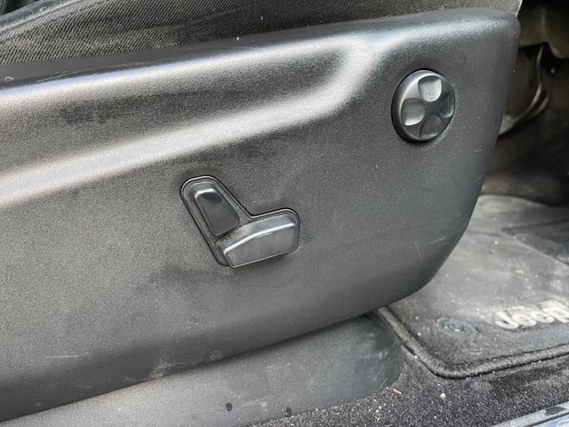 ジープ・グランドチェロキー リミテッド 後期 黒革 ACC 8.4UCナビ Bカメラ フルセグTV BT USB ステアリングH LKA BSA カープレイ HID Aライト シートH ベンチL エアサス Aブレーキアシスト 保証書(28枚目)