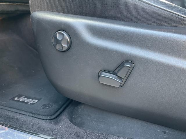 ジープ・グランドチェロキー リミテッド 後期 黒革 ACC 8.4UCナビ Bカメラ フルセグTV BT USB ステアリングH LKA BSA カープレイ HID Aライト シートH ベンチL エアサス Aブレーキアシスト 保証書(29枚目)