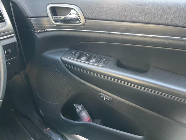 ジープ・グランドチェロキー リミテッド 後期 黒革 ACC 8.4UCナビ Bカメラ フルセグTV BT USB ステアリングH LKA BSA カープレイ HID Aライト シートH ベンチL エアサス Aブレーキアシスト 保証書(30枚目)