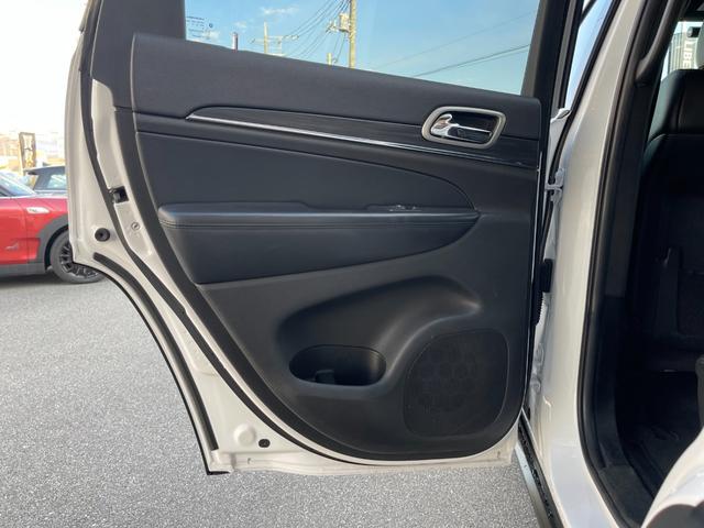 ジープ・グランドチェロキー リミテッド 後期 黒革 ACC 8.4UCナビ Bカメラ フルセグTV BT USB ステアリングH LKA BSA カープレイ HID Aライト シートH ベンチL エアサス Aブレーキアシスト 保証書(34枚目)