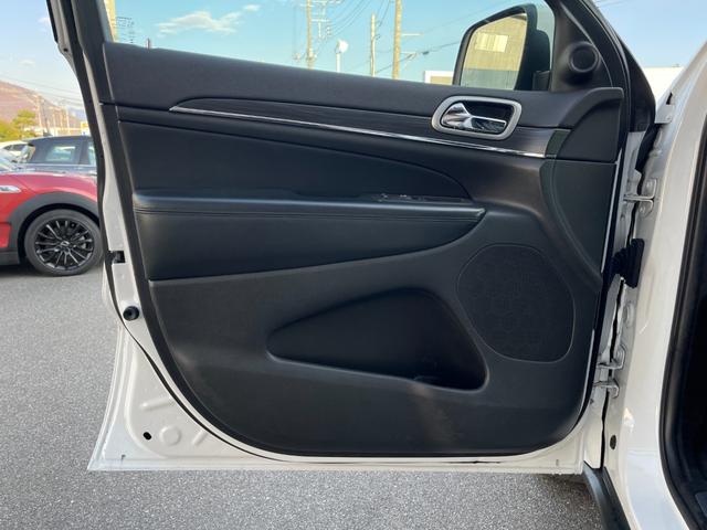 ジープ・グランドチェロキー リミテッド 後期 黒革 ACC 8.4UCナビ Bカメラ フルセグTV BT USB ステアリングH LKA BSA カープレイ HID Aライト シートH ベンチL エアサス Aブレーキアシスト 保証書(35枚目)