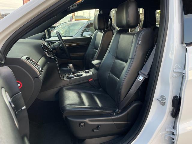 ジープ・グランドチェロキー リミテッド 後期 黒革 ACC 8.4UCナビ Bカメラ フルセグTV BT USB ステアリングH LKA BSA カープレイ HID Aライト シートH ベンチL エアサス Aブレーキアシスト 保証書(39枚目)