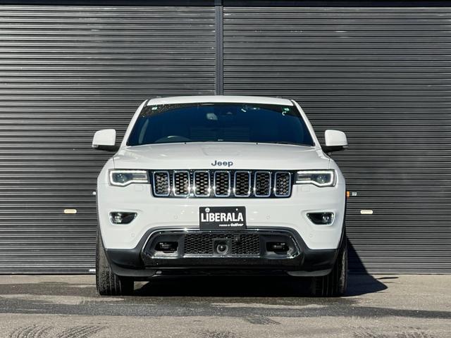 ジープ・グランドチェロキー リミテッド 後期 黒革 ACC 8.4UCナビ Bカメラ フルセグTV BT USB ステアリングH LKA BSA カープレイ HID Aライト シートH ベンチL エアサス Aブレーキアシスト 保証書(44枚目)