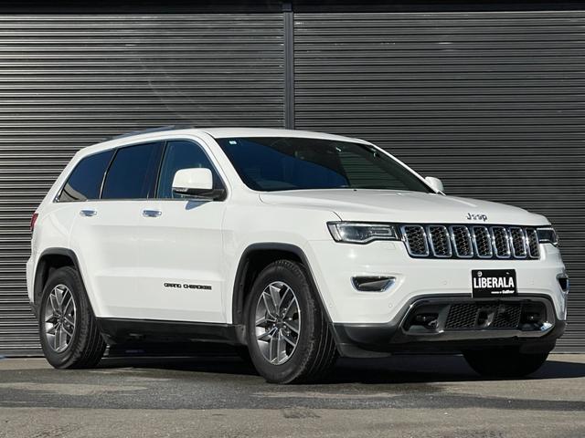 ジープ・グランドチェロキー リミテッド 後期 黒革 ACC 8.4UCナビ Bカメラ フルセグTV BT USB ステアリングH LKA BSA カープレイ HID Aライト シートH ベンチL エアサス Aブレーキアシスト 保証書(45枚目)