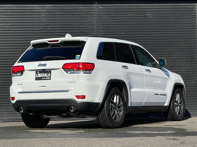 ジープ・グランドチェロキー リミテッド 後期 黒革 ACC 8.4UCナビ Bカメラ フルセグTV BT USB ステアリングH LKA BSA カープレイ HID Aライト シートH ベンチL エアサス Aブレーキアシスト 保証書(46枚目)