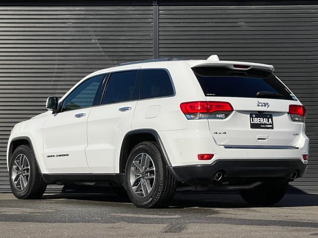 ジープ・グランドチェロキー リミテッド 後期 黒革 ACC 8.4UCナビ Bカメラ フルセグTV BT USB ステアリングH LKA BSA カープレイ HID Aライト シートH ベンチL エアサス Aブレーキアシスト 保証書(48枚目)