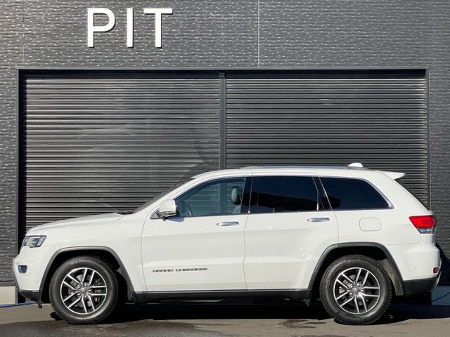 ジープ・グランドチェロキー リミテッド 後期 黒革 ACC 8.4UCナビ Bカメラ フルセグTV BT USB ステアリングH LKA BSA カープレイ HID Aライト シートH ベンチL エアサス Aブレーキアシスト 保証書(49枚目)