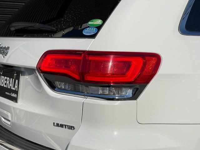 ジープ・グランドチェロキー リミテッド 後期 黒革 ACC 8.4UCナビ Bカメラ フルセグTV BT USB ステアリングH LKA BSA カープレイ HID Aライト シートH ベンチL エアサス Aブレーキアシスト 保証書(54枚目)