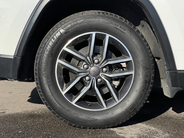 ジープ・グランドチェロキー リミテッド 後期 黒革 ACC 8.4UCナビ Bカメラ フルセグTV BT USB ステアリングH LKA BSA カープレイ HID Aライト シートH ベンチL エアサス Aブレーキアシスト 保証書(56枚目)