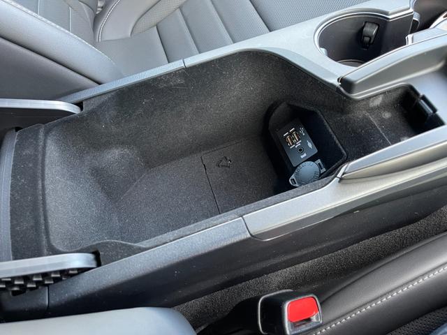 ＩＳ ＩＳ３００ｈ　Ｆスポーツ　純正１０．３メモリナビ　フルセグ　ＢＴ　黒革　シートＨ　ステアリングＨ　Ｐシート　ＬＥＤ　Ａライト　ＥＴＣ　ＡＣＣ　ＢＳＡ　ＬＫＡ　前後ドラレコ　純正１９ＡＷ　コーナーセンサー　保証書（20枚目）