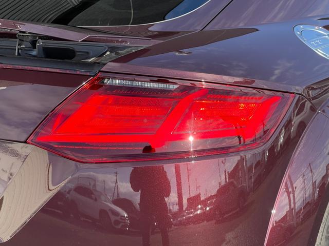 TTSクーペ ベースグレード Audi Exclusiveカラー B&O 灰革 マトリクスLED コンフォートA Pシート シートH バーチャルCP BT フルセグ Bカメラ クルコン Aハイビーム スペアキー 保証書(51枚目)
