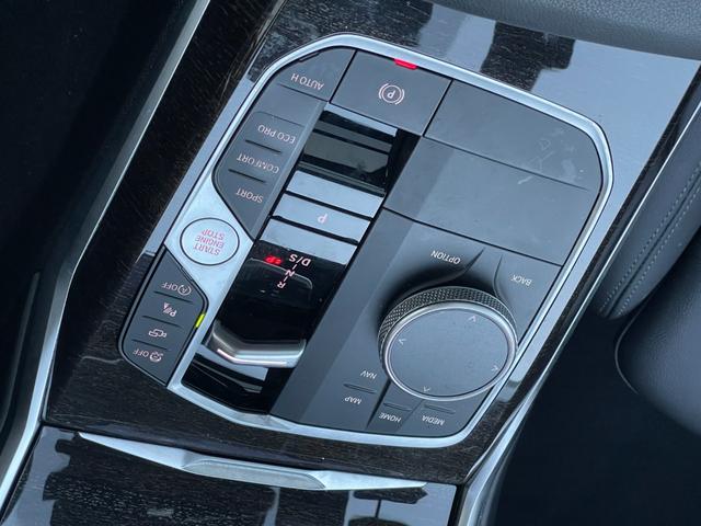 3シリーズ 320d xDriveツーリング Mスポーツ ワンオーナー パノラマSR 黒革シート シートH 純正HDDナビ 360カメラ カーブドディスプレイ AppleCarPlay AndroidAuto パワーBドア フットオープナー 純正18AW(22枚目)