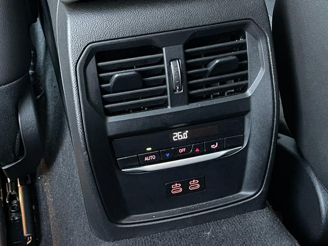 3シリーズ 320d xDriveツーリング Mスポーツ ワンオーナー パノラマSR 黒革シート シートH 純正HDDナビ 360カメラ カーブドディスプレイ AppleCarPlay AndroidAuto パワーBドア フットオープナー 純正18AW(30枚目)