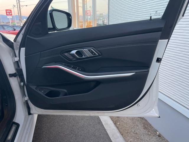 3シリーズ 320d xDriveツーリング Mスポーツ ワンオーナー パノラマSR 黒革シート シートH 純正HDDナビ 360カメラ カーブドディスプレイ AppleCarPlay AndroidAuto パワーBドア フットオープナー 純正18AW(36枚目)