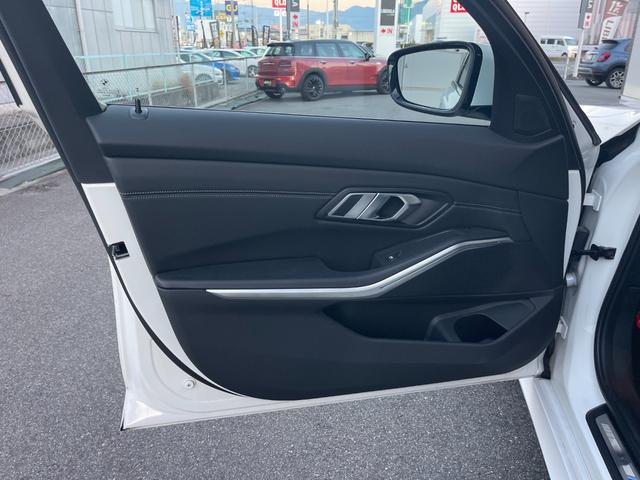 3シリーズ 320d xDriveツーリング Mスポーツ ワンオーナー パノラマSR 黒革シート シートH 純正HDDナビ 360カメラ カーブドディスプレイ AppleCarPlay AndroidAuto パワーBドア フットオープナー 純正18AW(39枚目)