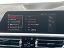 ３２０ｉ　Ｍスポーツ　黒半革　前シートＨ　３６０カメラ　純正ＨＤＤナビ　ＣａｒＰｌａｙ　タッチ充電　ＡＣＣ　ＬＫＡ　ＢＳＡ　ＬＥＤヘッド　オートハイビーム　ミラー型ＥＴＣ　トランクリッド　スペアキー　純正１８インチＡＷ（13枚目）