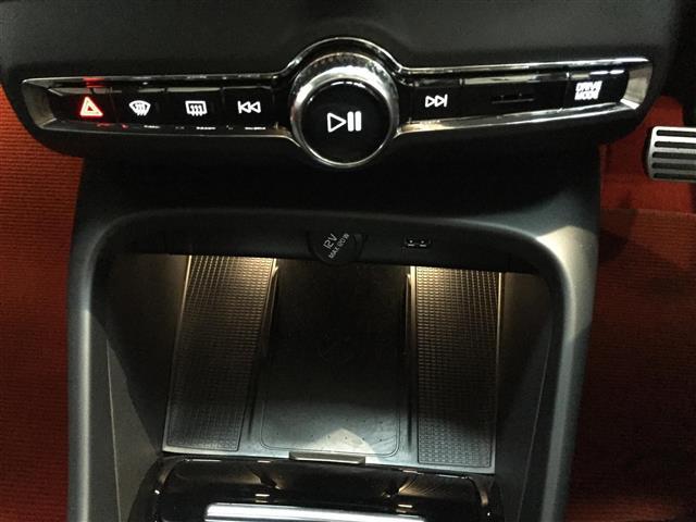 ＸＣ４０ Ｔ５　ＡＷＤ　Ｒデザイン　衝突軽減／ハーマンカードン／コーナリングライト／パークアシスト／アクティブベンディングライト／ＬＫＡ／道路標識／ＢＬＩＳ／ＡＣＣ／純正ナビ／全方位モニター／シートヒーター／パワーシート／フルセグ（9枚目）