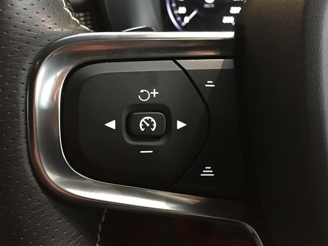 ＸＣ４０ Ｔ５　ＡＷＤ　Ｒデザイン　衝突軽減／ハーマンカードン／コーナリングライト／パークアシスト／アクティブベンディングライト／ＬＫＡ／道路標識／ＢＬＩＳ／ＡＣＣ／純正ナビ／全方位モニター／シートヒーター／パワーシート／フルセグ（11枚目）