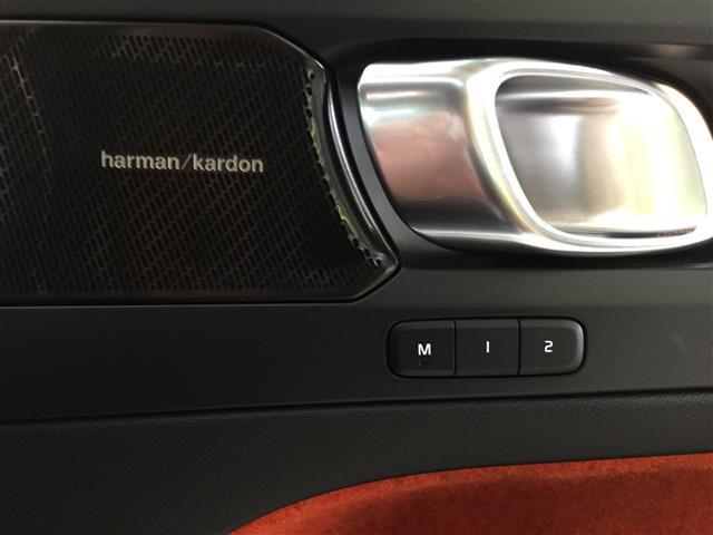 ＸＣ４０ Ｔ５　ＡＷＤ　Ｒデザイン　衝突軽減／ハーマンカードン／コーナリングライト／パークアシスト／アクティブベンディングライト／ＬＫＡ／道路標識／ＢＬＩＳ／ＡＣＣ／純正ナビ／全方位モニター／シートヒーター／パワーシート／フルセグ（13枚目）