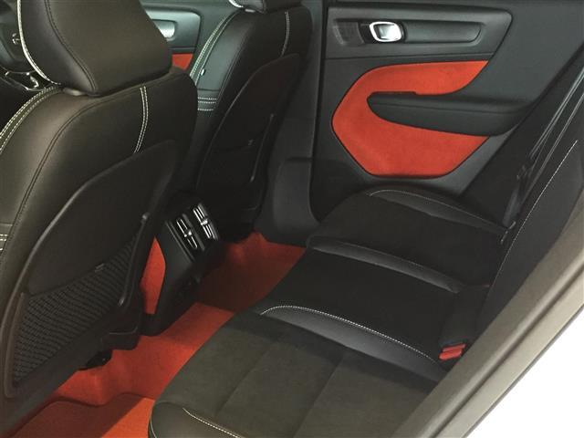 ＸＣ４０ Ｔ５　ＡＷＤ　Ｒデザイン　衝突軽減／ハーマンカードン／コーナリングライト／パークアシスト／アクティブベンディングライト／ＬＫＡ／道路標識／ＢＬＩＳ／ＡＣＣ／純正ナビ／全方位モニター／シートヒーター／パワーシート／フルセグ（17枚目）