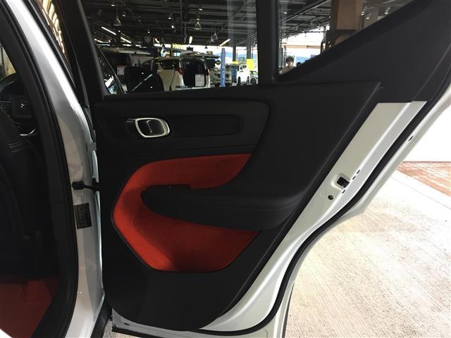 ＸＣ４０ Ｔ５　ＡＷＤ　Ｒデザイン　衝突軽減／ハーマンカードン／コーナリングライト／パークアシスト／アクティブベンディングライト／ＬＫＡ／道路標識／ＢＬＩＳ／ＡＣＣ／純正ナビ／全方位モニター／シートヒーター／パワーシート／フルセグ（27枚目）