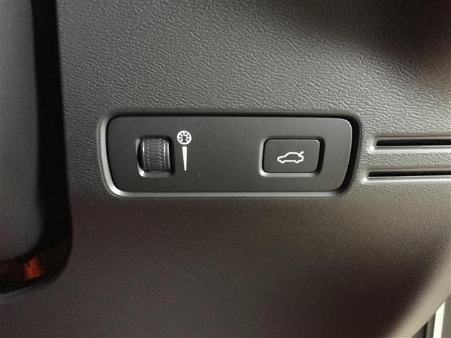 ＸＣ４０ Ｔ５　ＡＷＤ　Ｒデザイン　衝突軽減／ハーマンカードン／コーナリングライト／パークアシスト／アクティブベンディングライト／ＬＫＡ／道路標識／ＢＬＩＳ／ＡＣＣ／純正ナビ／全方位モニター／シートヒーター／パワーシート／フルセグ（35枚目）