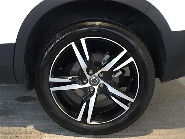 ＸＣ４０ Ｔ５　ＡＷＤ　Ｒデザイン　衝突軽減／ハーマンカードン／コーナリングライト／パークアシスト／アクティブベンディングライト／ＬＫＡ／道路標識／ＢＬＩＳ／ＡＣＣ／純正ナビ／全方位モニター／シートヒーター／パワーシート／フルセグ（40枚目）