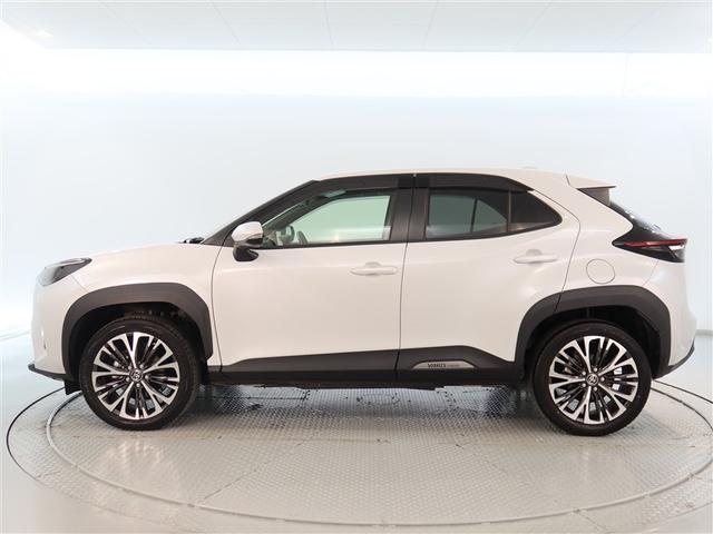 ヤリスクロス ハイブリッドＺ　１年間走行無制限保証　ペダル踏み間違い　衝突回避被害軽減　車線逸脱警報機能　メモリナビ　フルセグＴＶ　バックカメラ　パノラミックモニタ　ドライブレコーダー　ＥＴＣ　クルーズコントロール（3枚目）