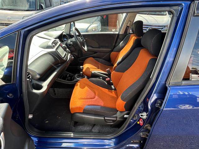 フィット ＲＳ　ナビ／ＥＴＣ／６ＭＴ／純正１６インチアルミ／車検令和９年９月（14枚目）