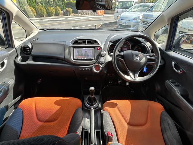 フィット ＲＳ　ナビ／ＥＴＣ／６ＭＴ／純正１６インチアルミ／車検令和９年９月（16枚目）