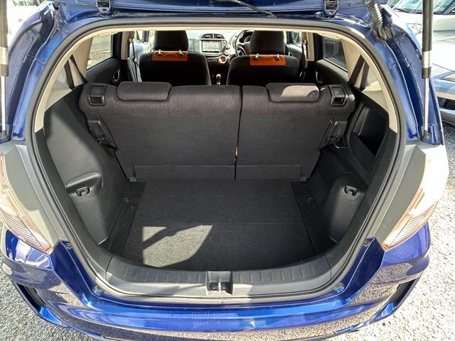 フィット ＲＳ　ナビ／ＥＴＣ／６ＭＴ／純正１６インチアルミ／車検令和９年９月（17枚目）