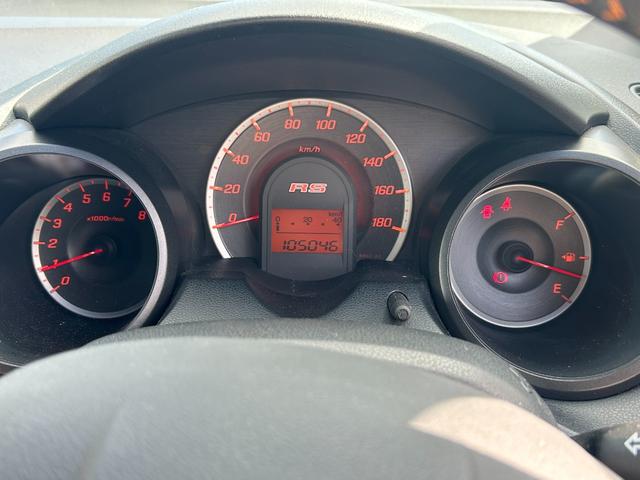 フィット ＲＳ　ナビ／ＥＴＣ／６ＭＴ／純正１６インチアルミ／車検令和９年９月（20枚目）