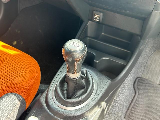 フィット ＲＳ　ナビ／ＥＴＣ／６ＭＴ／純正１６インチアルミ／車検令和９年９月（22枚目）