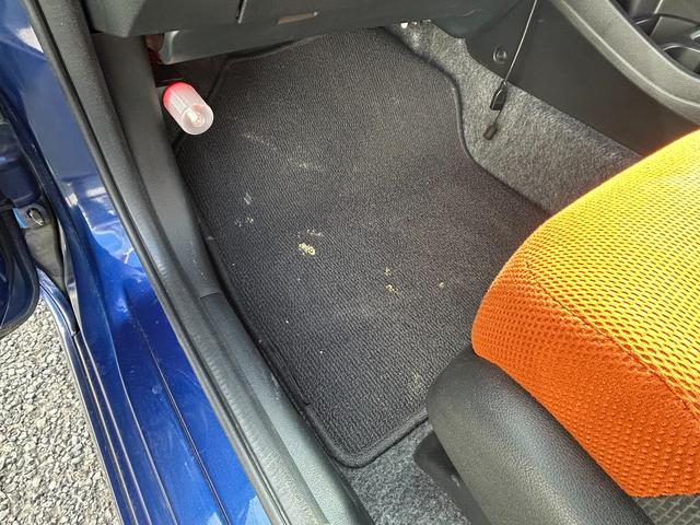 フィット ＲＳ　ナビ／ＥＴＣ／６ＭＴ／純正１６インチアルミ／車検令和９年９月（24枚目）