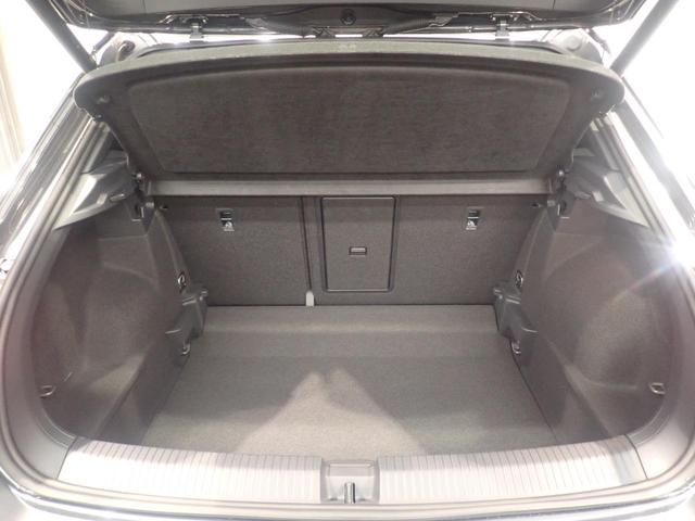 Ｔ－ロック ＴＤＩ　Ｒライン　アダクティブクルーズコントロール　横滑り防止　ワンオーナ　電動リアゲート　スマートエントリー　Ａライト　盗難防止　ＬＥＤヘッド　ＡＢＳ　エアコン　エアバッグ　パワーステアリング　パワーウィンドウ（19枚目）